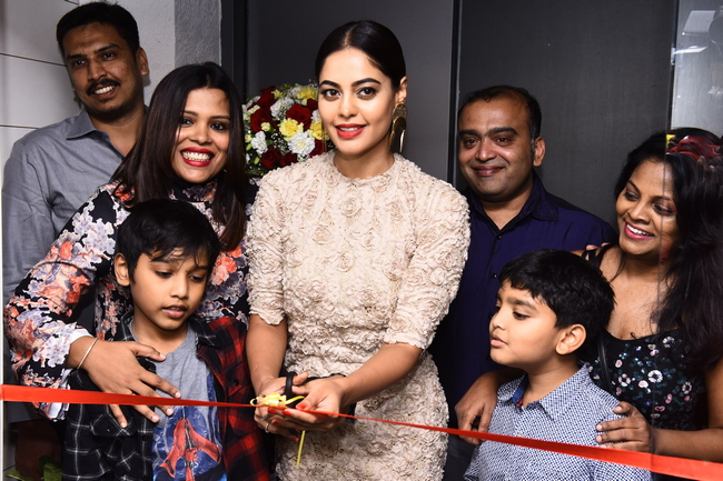 Bindu Madhavi in Salon Blow Inauguration Stills